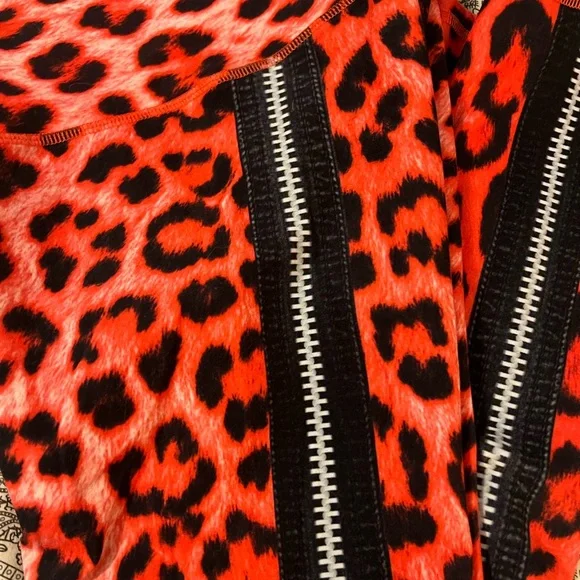 ULTRA RARE OAK Red Neon Cheetah Niyama Sol Leggings S - Picture 4 of 5